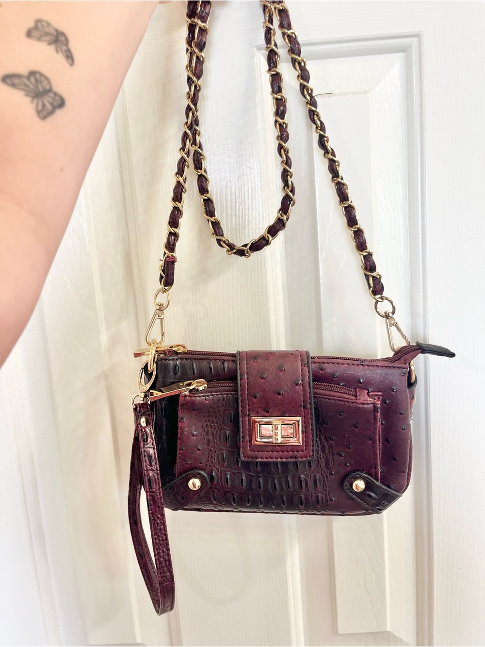Women's Burgundy Croc-Embossed Chain Shoulder Bag